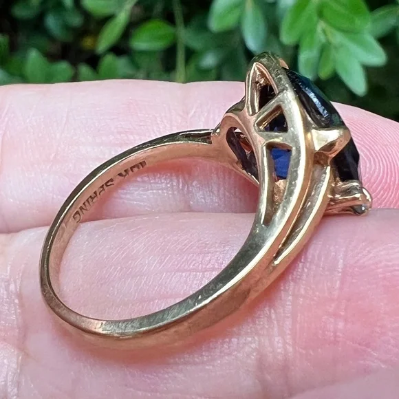 VINTAGE 10K YELLOW GOLD LARGE ROUND SYNTHETIC BLUE SPINEL RING SPRING HALLMARK